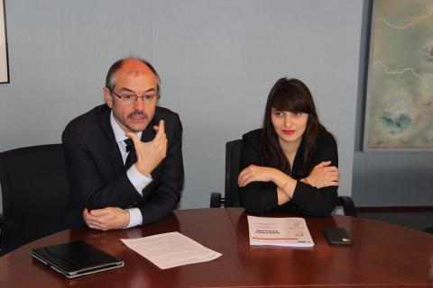 André Viola, président du conseil départemental de l'Aude et Chloé Danillon, conseillère départementale en charge de la lutte contre les discriminations.